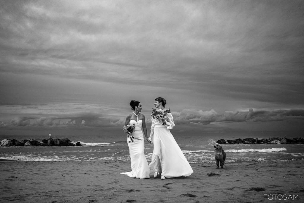 Matrimonio gay in spiaggia