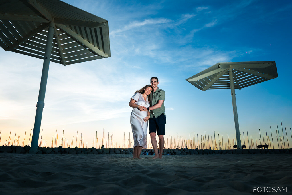 servizio-di-gravidanza-al-tramonto-in-spiaggia