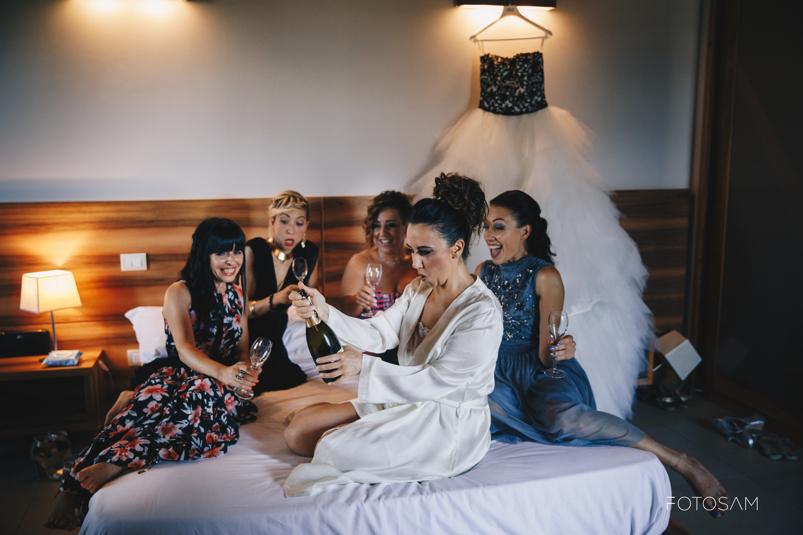 damigelle-con-la-sposa-brindano