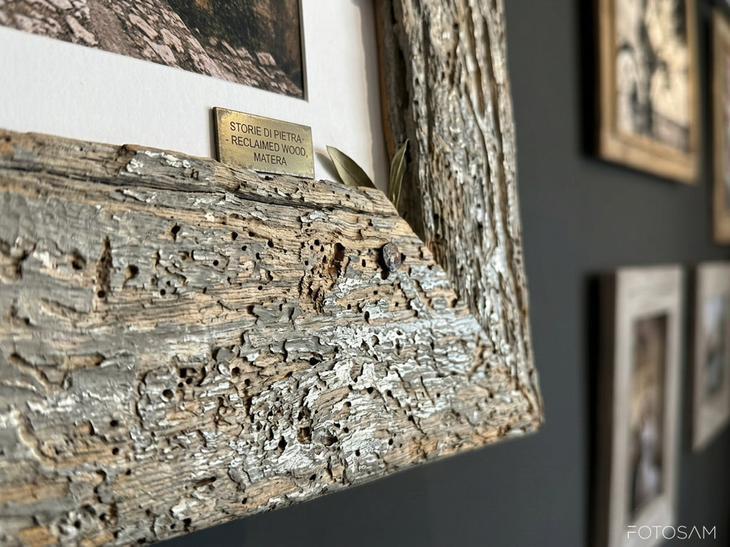 texture-e-materia-di-una-cornice-artigianale-fatta-a-mano