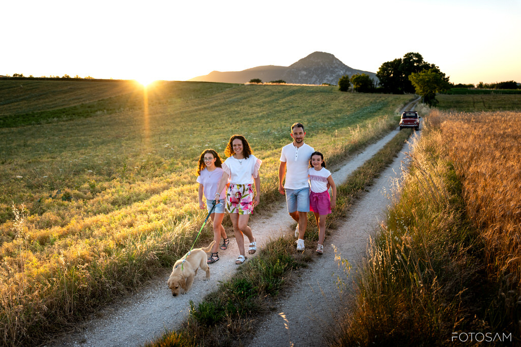 servizio-fotografico-di-famiglia-con-luce-dorata