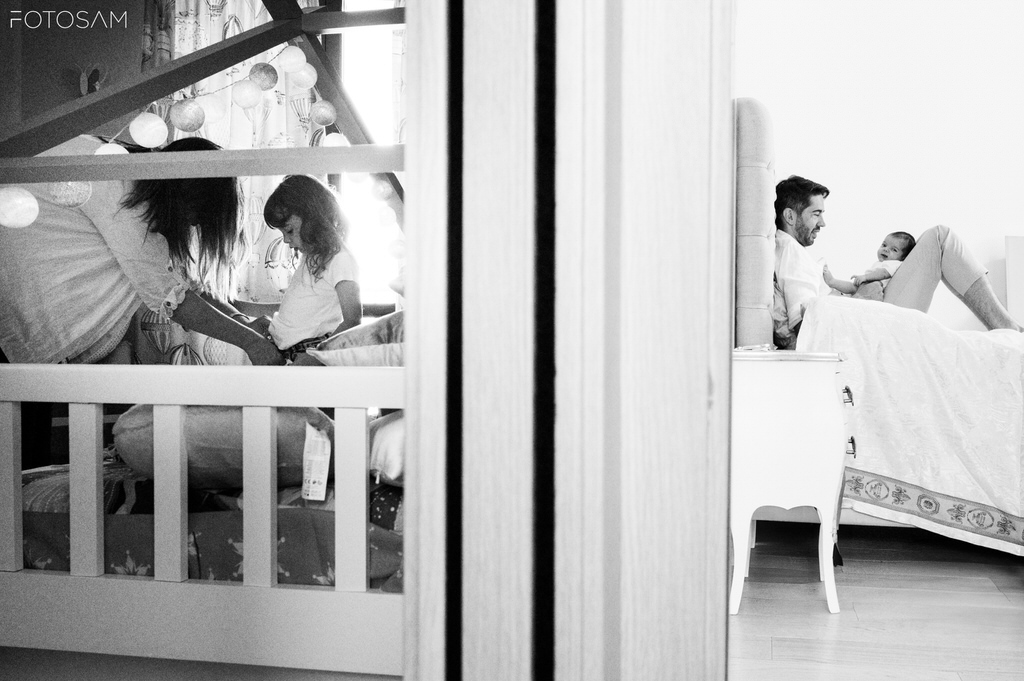 scatto-autentico-di-vita-familiare-in-casa