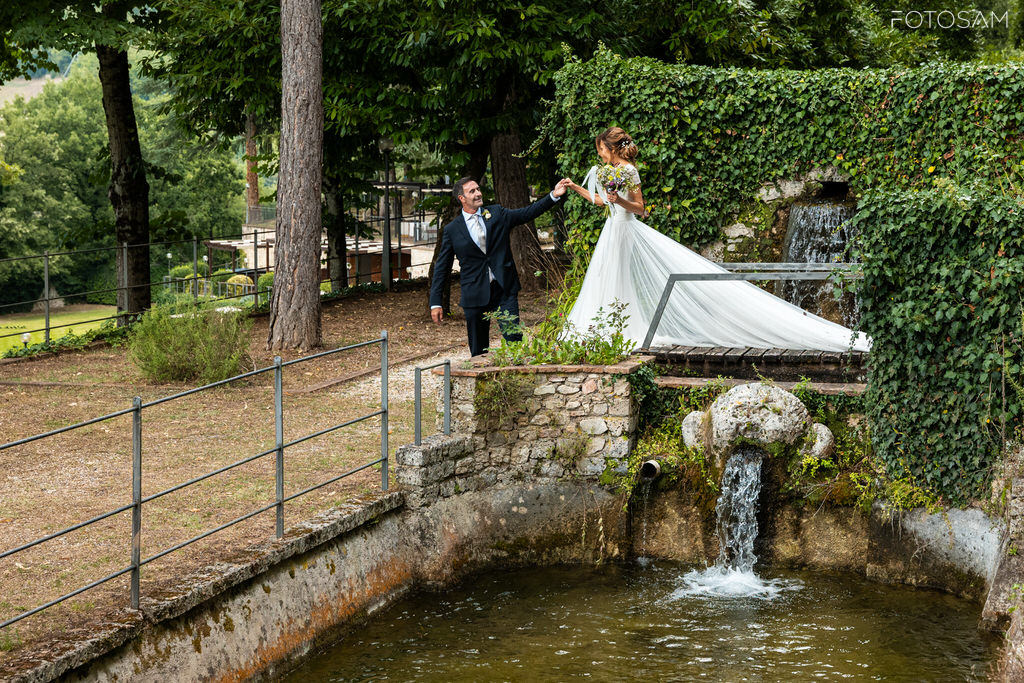 Passaggio sopra la fonte di acqua Tullia