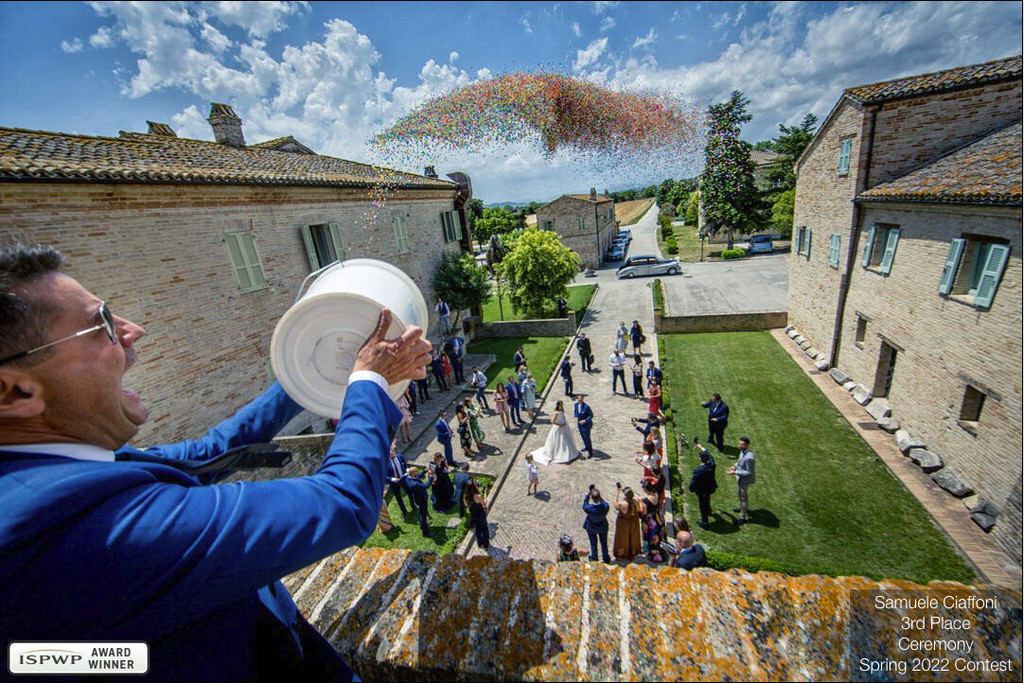riso-da-balcone-sposi-matrimonio
