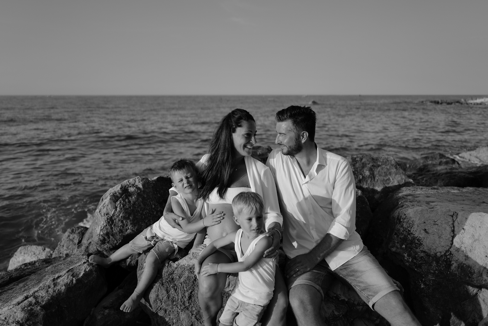 mamma-in-gravidanza-con-tutta-la-famiglia