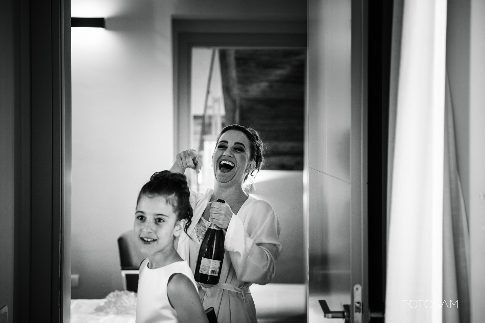 la-paggetta-insieme-alla-sposa