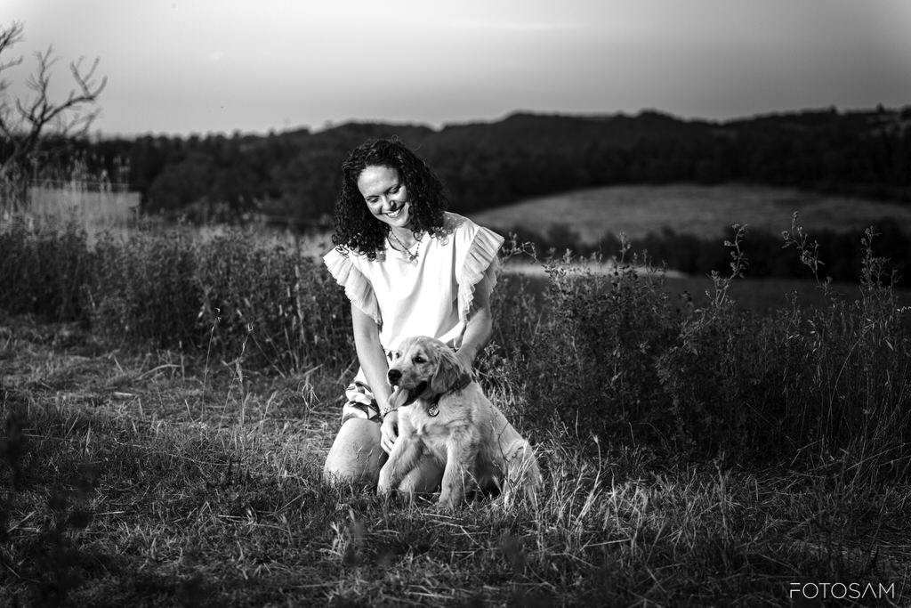 scatto-intimo-con-cane-nel-paesaggio-rurale