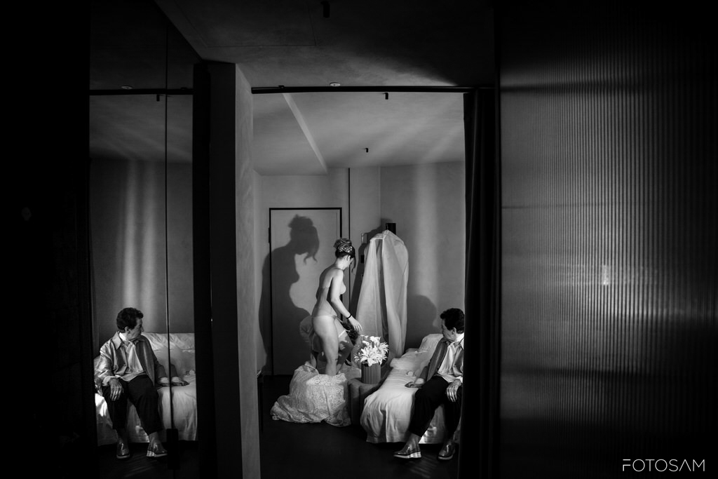 la-sposa-ripresi-in-una-stanza-con-luce-morbida-e-atmosfera-intima