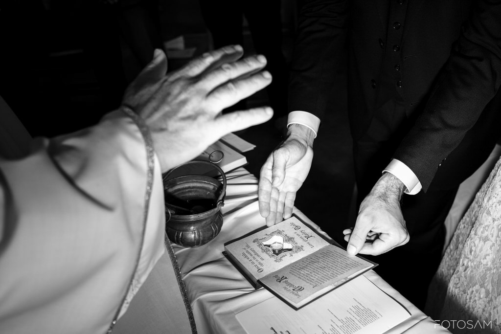 momento-dello-scambio-degli-anelli-durante-la-cerimonia