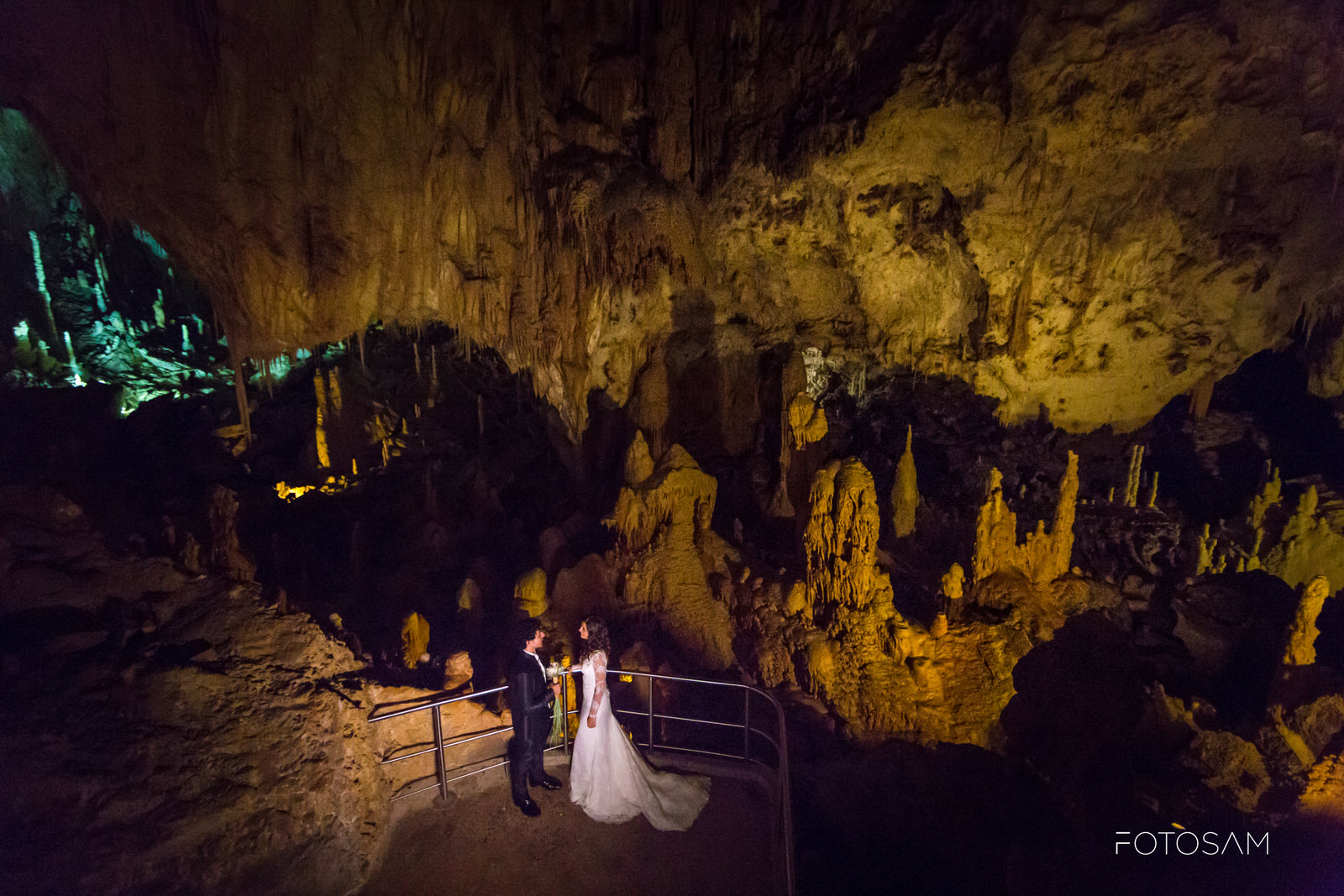 servizio-fotografico-di-matrimonio-alle-grotte-di-frasassi