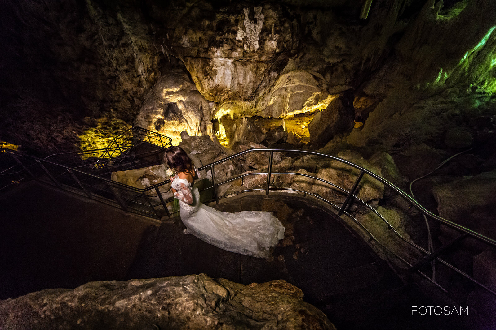 sposa-alle-grotte-di-frasassi