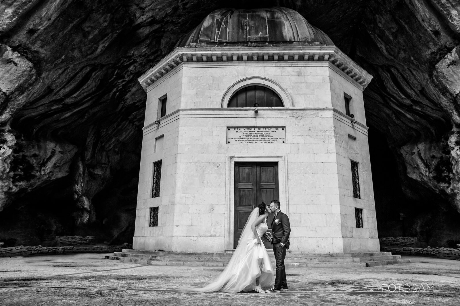 sposi-davanti-al-tempio-del-valadier