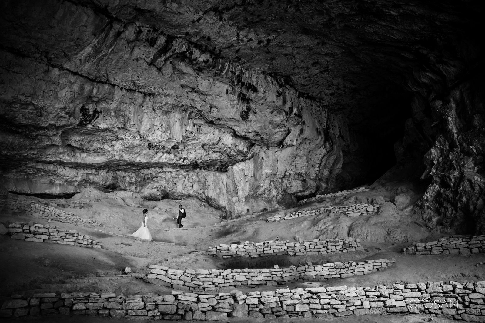 sposi-sui-gradini-della-grotta-del-valadier