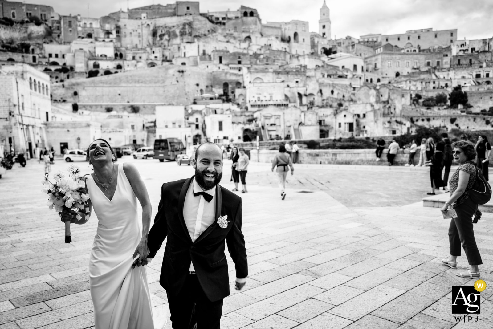Sposi in giro per Matera.